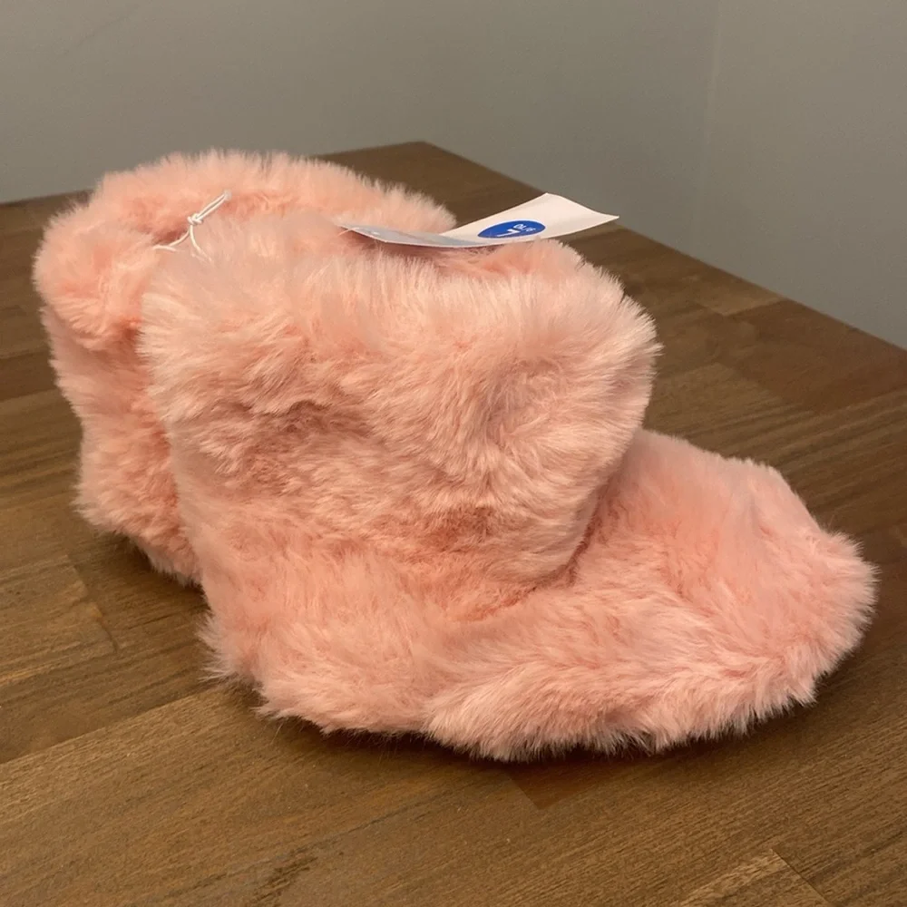 🎈Cat & Jack Girls Furry Pink Slippers, Various Sizes, NWT